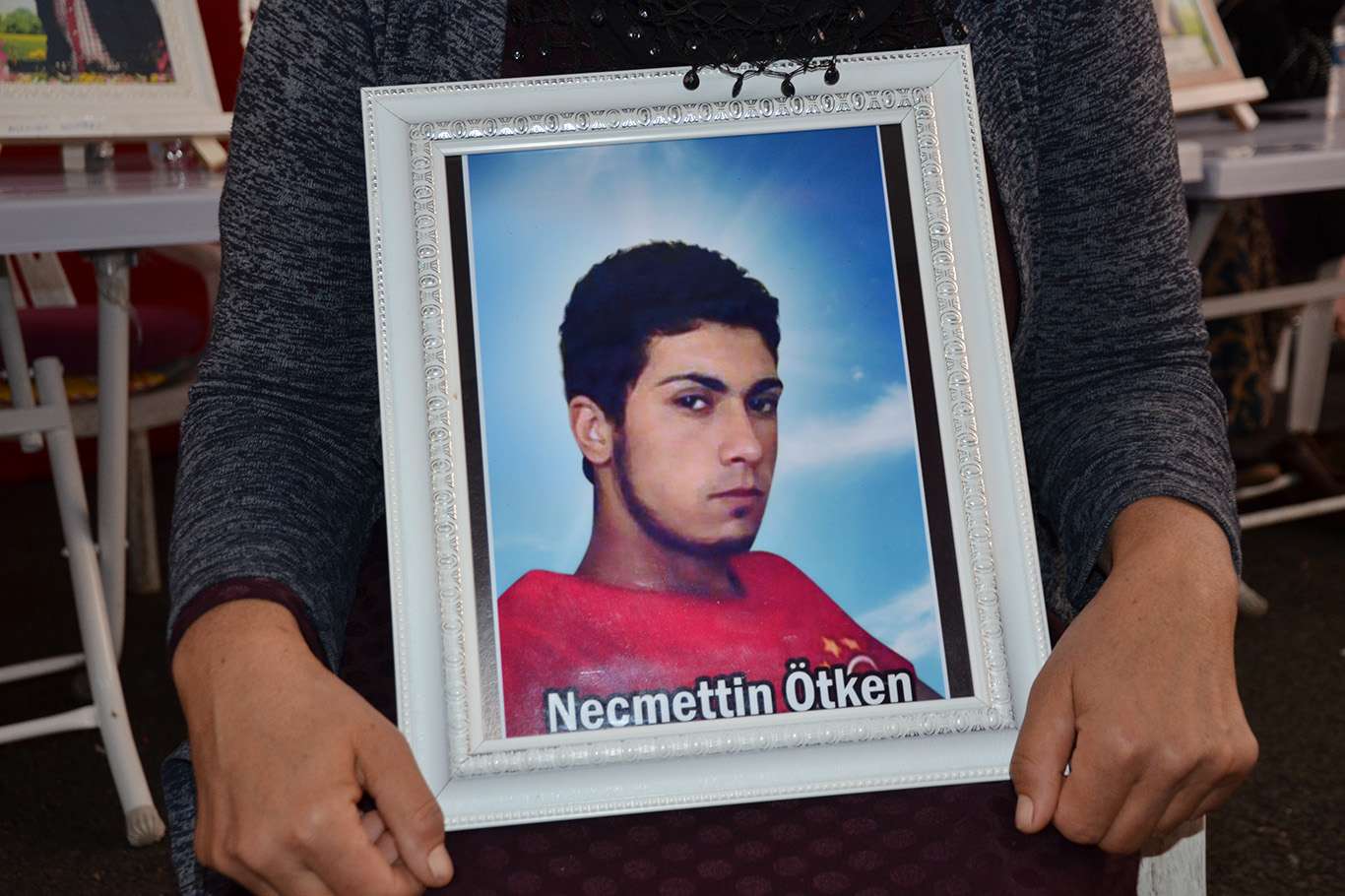 Evlat nöbetindeki ailelerin kararlı bekleyişleri sürüyor